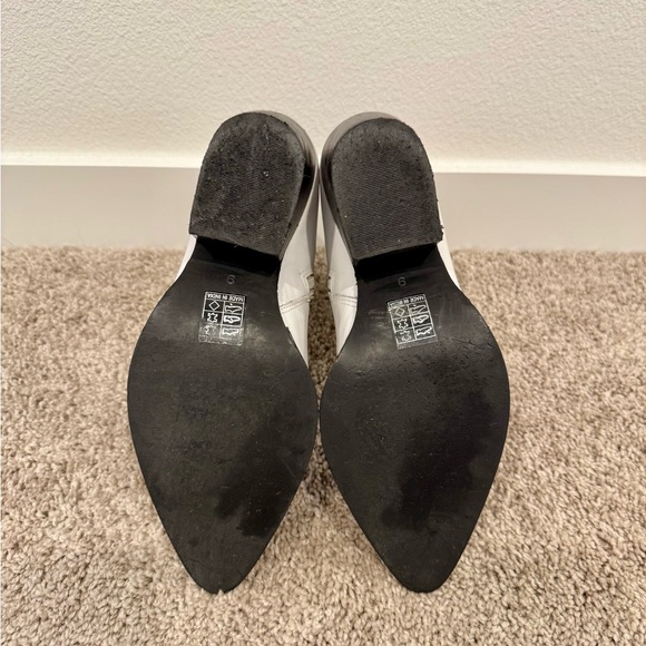 JEFFREY CAMPBELL Landyn Zip Bootie
White Leather - Picture 9 of 9